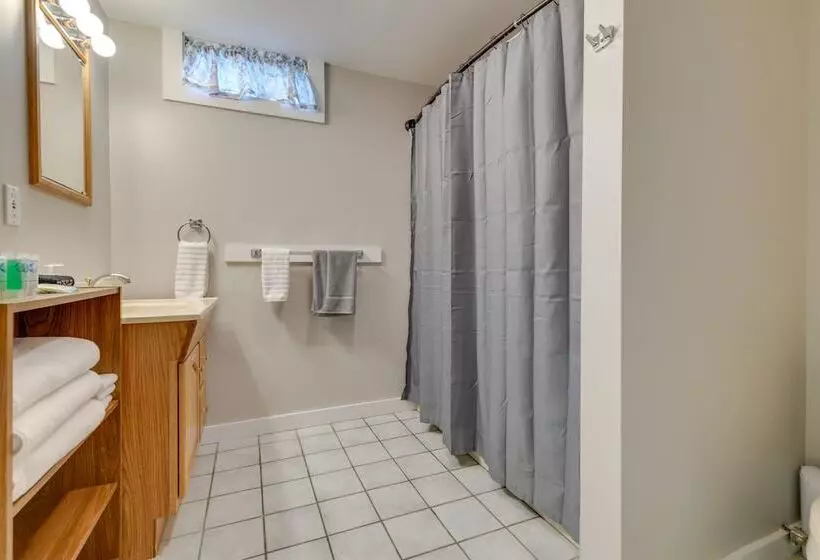 Secluded Calais Getaway: Deck, Hot Tub & More!