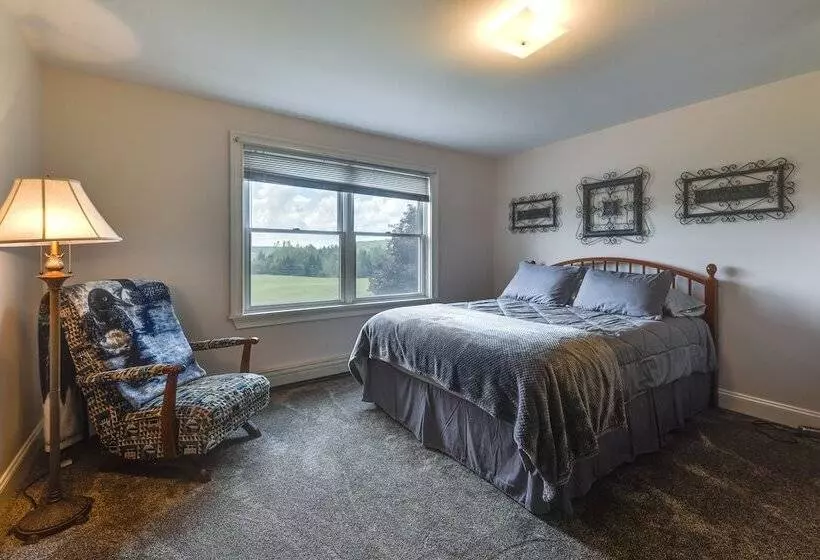 Secluded Calais Getaway: Deck, Hot Tub & More!