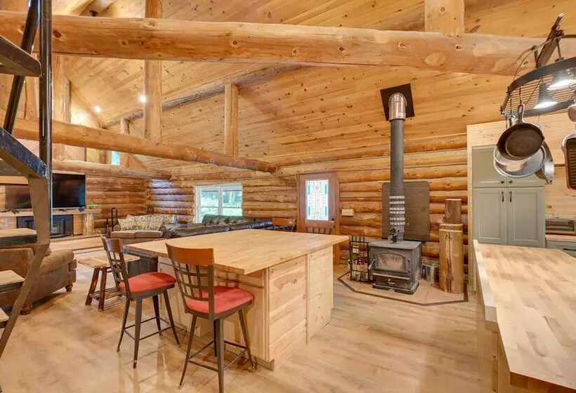 Secluded Greenville Cabin: Walk To Moosehead Lake!