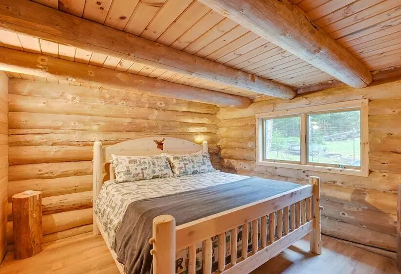 Secluded Greenville Cabin: Walk To Moosehead Lake!