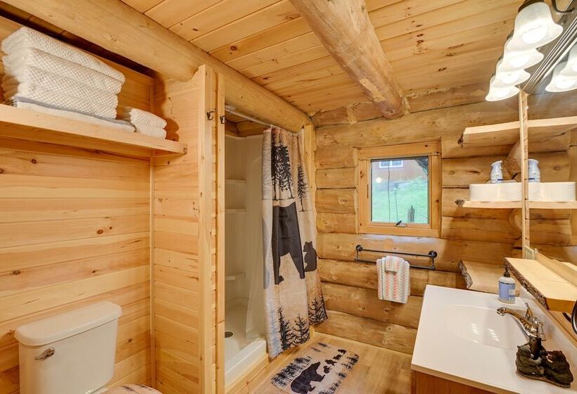 Secluded Greenville Cabin: Walk To Moosehead Lake!