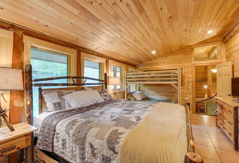 Secluded Greenville Cabin: Walk To Moosehead Lake!