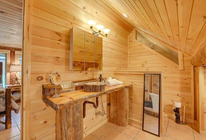 Secluded Greenville Cabin: Walk To Moosehead Lake!