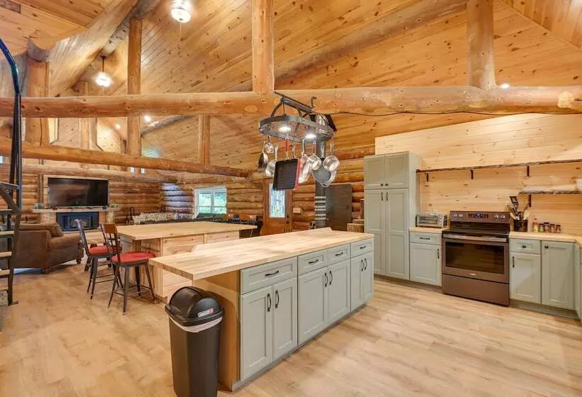 Secluded Greenville Cabin: Walk To Moosehead Lake!