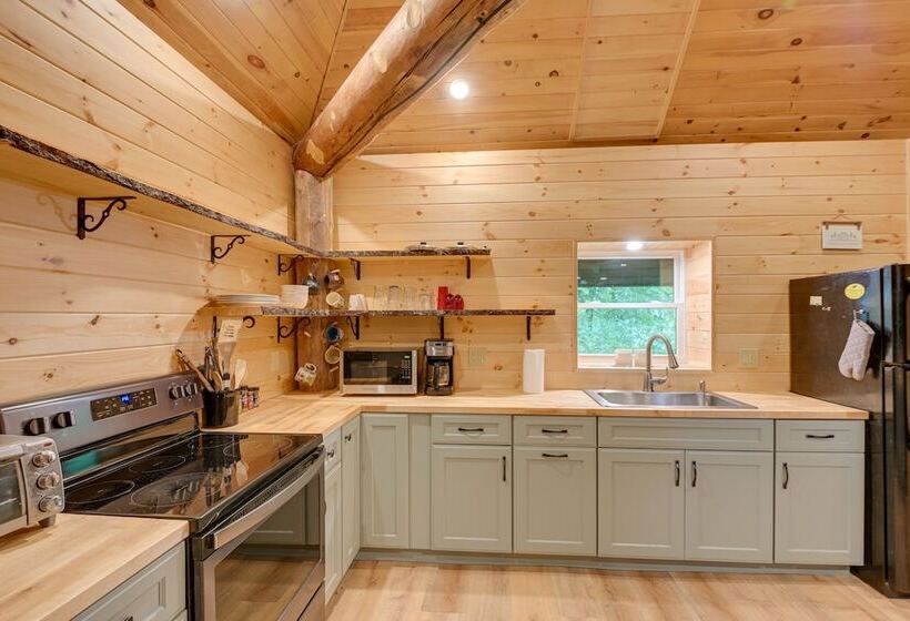 Secluded Greenville Cabin: Walk To Moosehead Lake!