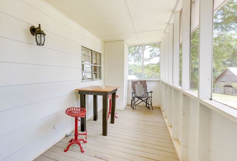 2 Mi To Lake: Lineville Farmhouse W/ Fire Pit