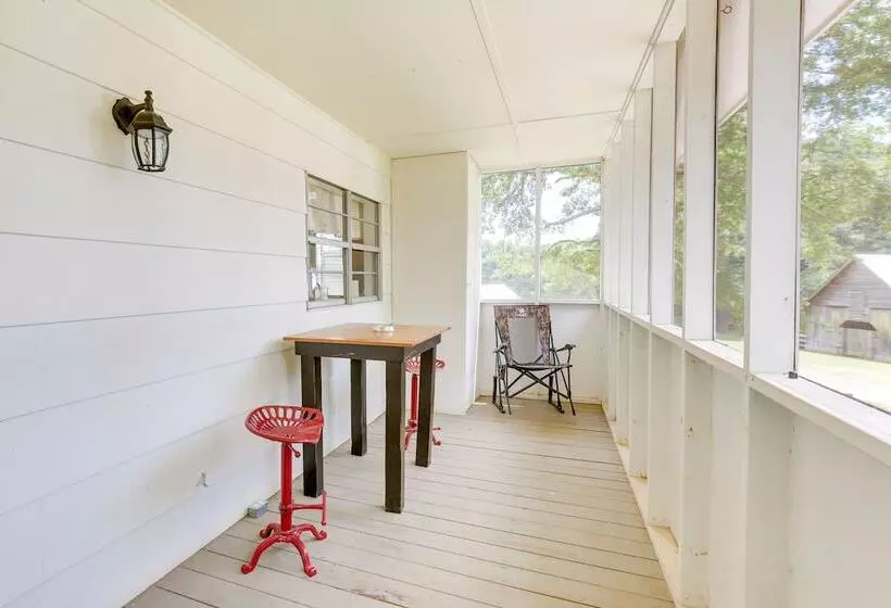 2 Mi To Lake: Lineville Farmhouse W/ Fire Pit