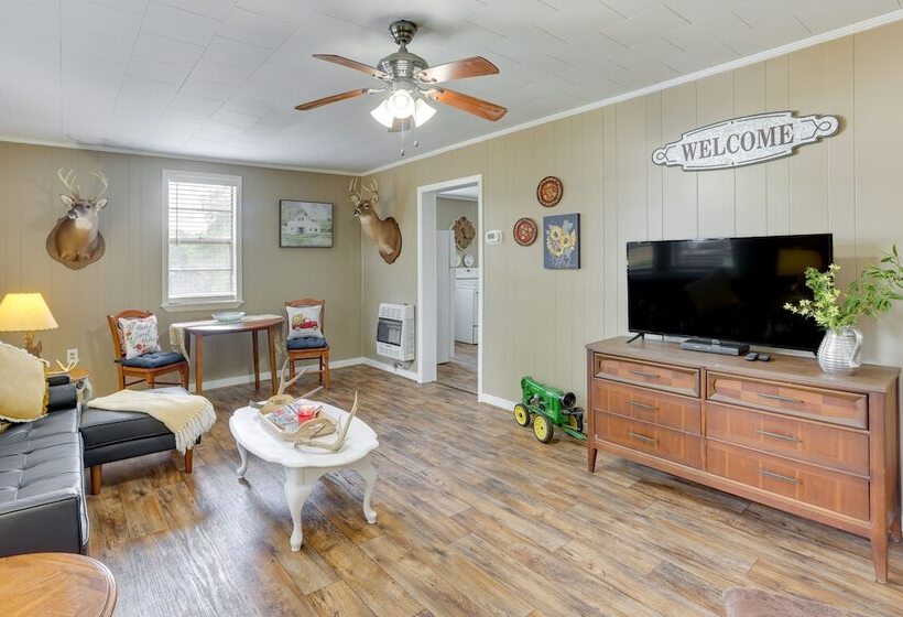 2 Mi To Lake: Lineville Farmhouse W/ Fire Pit