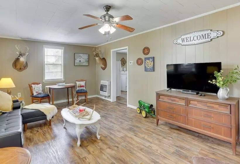 2 Mi To Lake: Lineville Farmhouse W/ Fire Pit