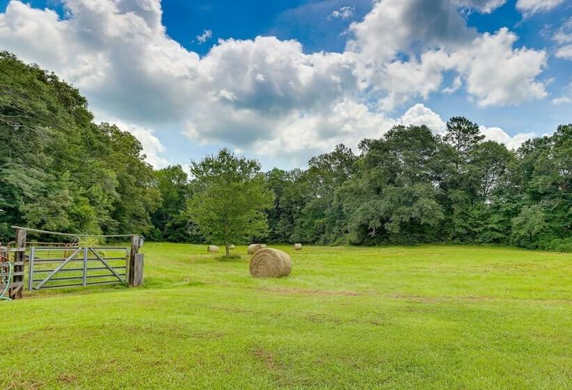 2 Mi To Lake: Lineville Farmhouse W/ Fire Pit