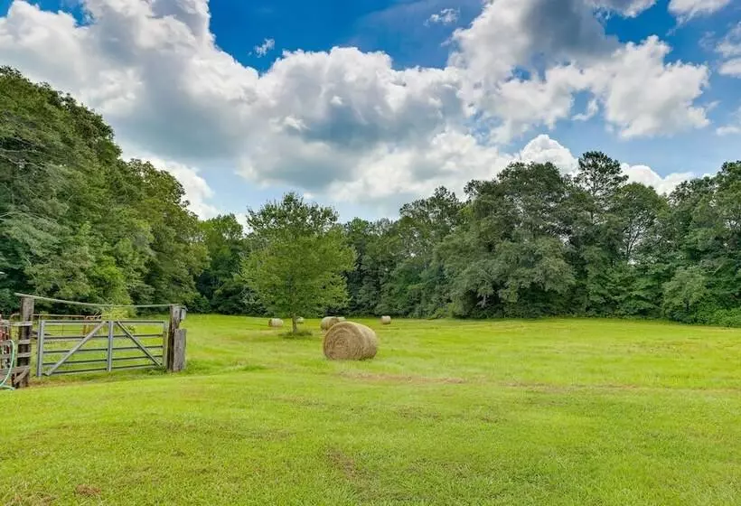 2 Mi To Lake: Lineville Farmhouse W/ Fire Pit