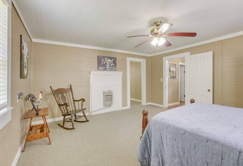 2 Mi To Lake: Lineville Farmhouse W/ Fire Pit