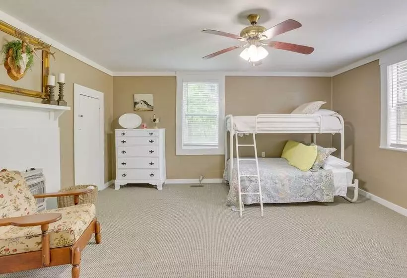 2 Mi To Lake: Lineville Farmhouse W/ Fire Pit