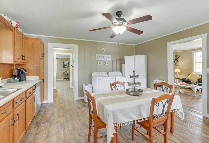 2 Mi To Lake: Lineville Farmhouse W/ Fire Pit