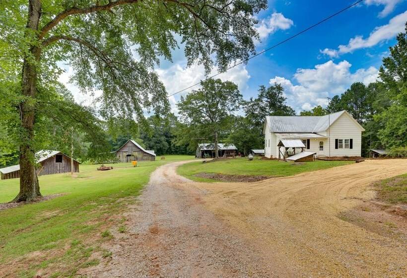 2 Mi To Lake: Lineville Farmhouse W/ Fire Pit