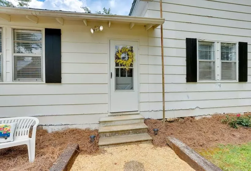 2 Mi To Lake: Lineville Farmhouse W/ Fire Pit