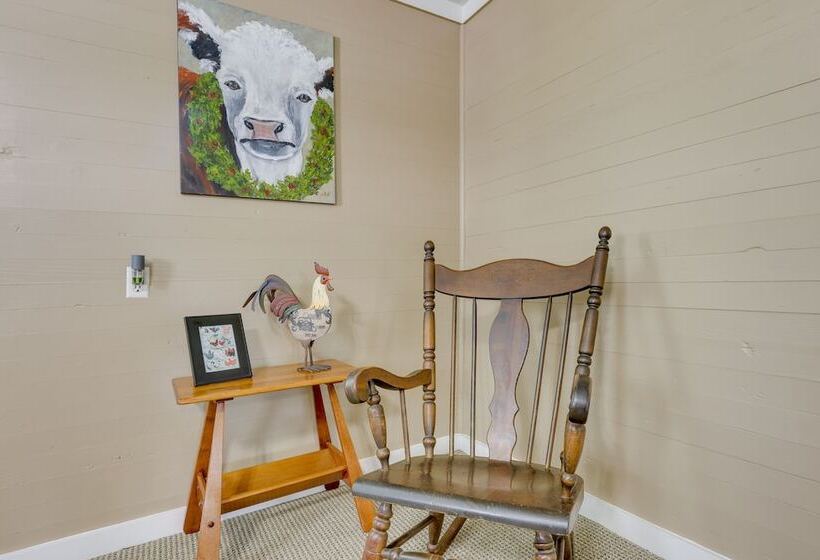 2 Mi To Lake: Lineville Farmhouse W/ Fire Pit