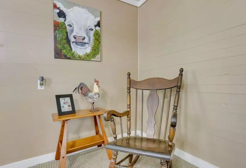 2 Mi To Lake: Lineville Farmhouse W/ Fire Pit