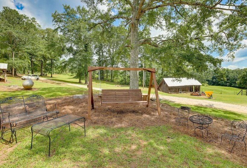 2 Mi To Lake: Lineville Farmhouse W/ Fire Pit