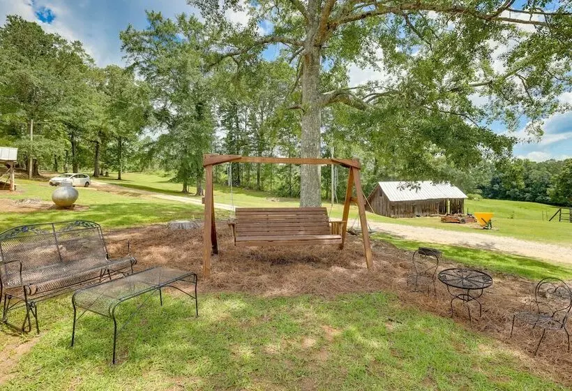 2 Mi To Lake: Lineville Farmhouse W/ Fire Pit