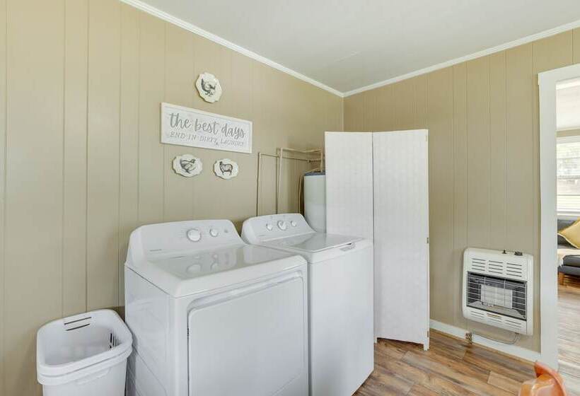 2 Mi To Lake: Lineville Farmhouse W/ Fire Pit