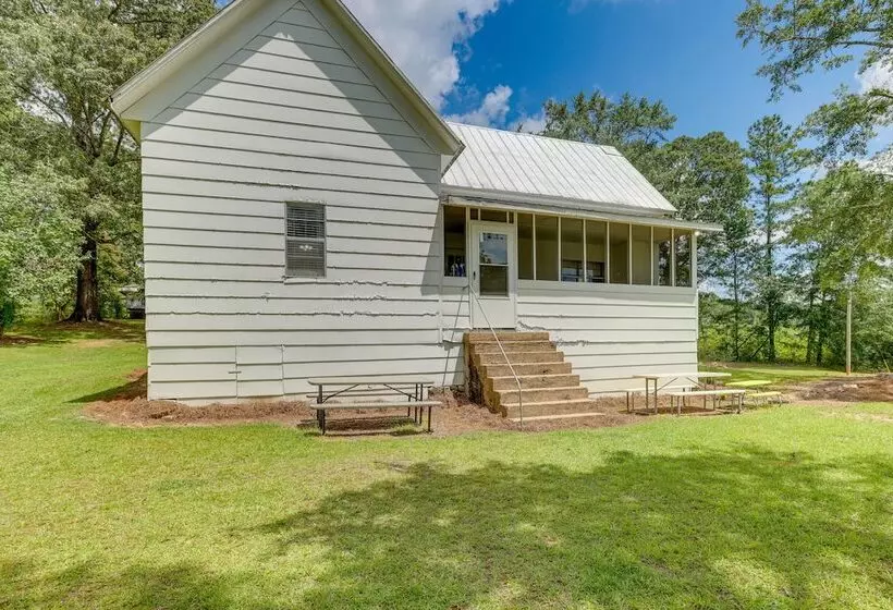 2 Mi To Lake: Lineville Farmhouse W/ Fire Pit