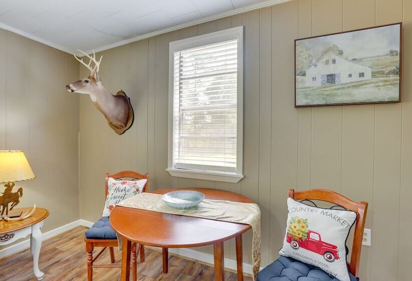 2 Mi To Lake: Lineville Farmhouse W/ Fire Pit