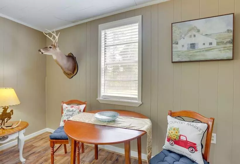 2 Mi To Lake: Lineville Farmhouse W/ Fire Pit