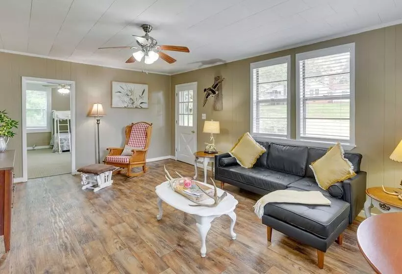 2 Mi To Lake: Lineville Farmhouse W/ Fire Pit