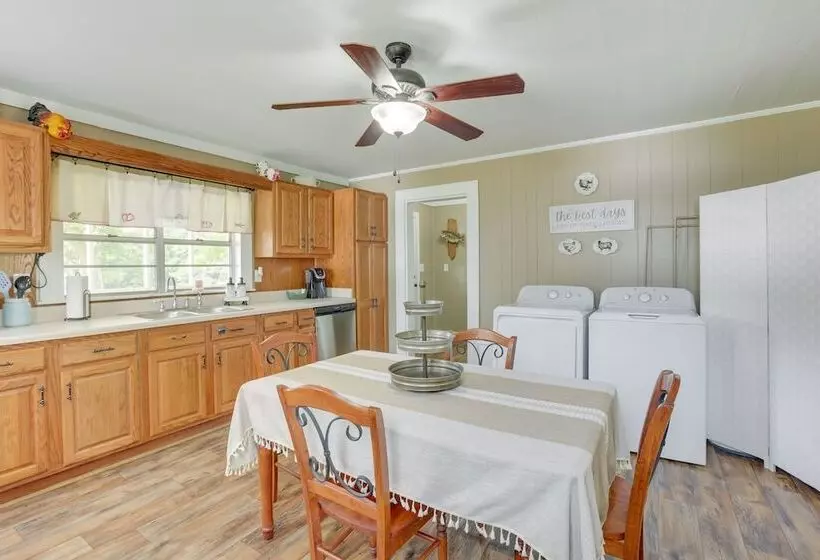 2 Mi To Lake: Lineville Farmhouse W/ Fire Pit