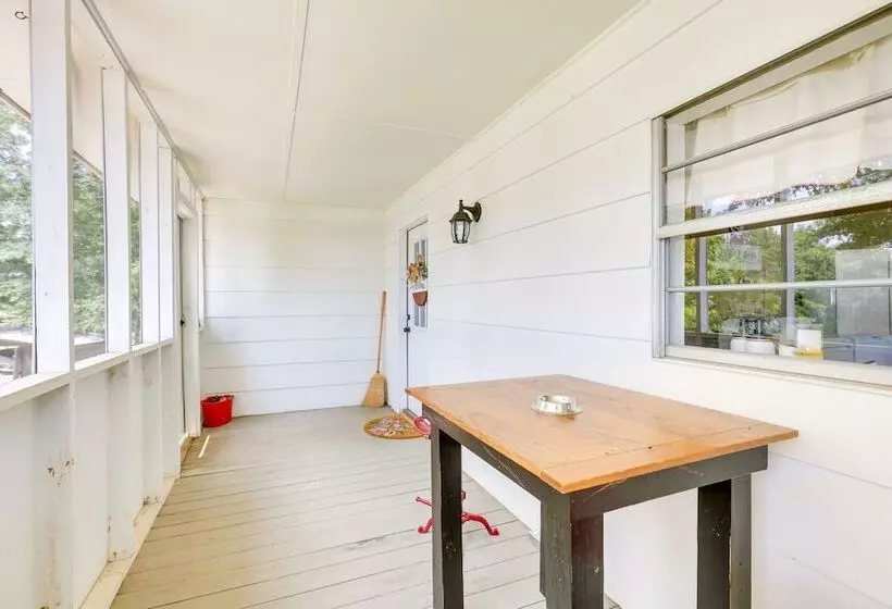 2 Mi To Lake: Lineville Farmhouse W/ Fire Pit