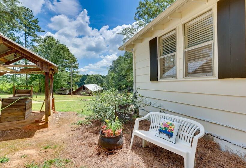 2 Mi To Lake: Lineville Farmhouse W/ Fire Pit