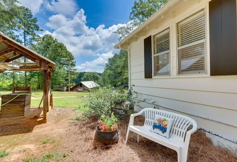 2 Mi To Lake: Lineville Farmhouse W/ Fire Pit