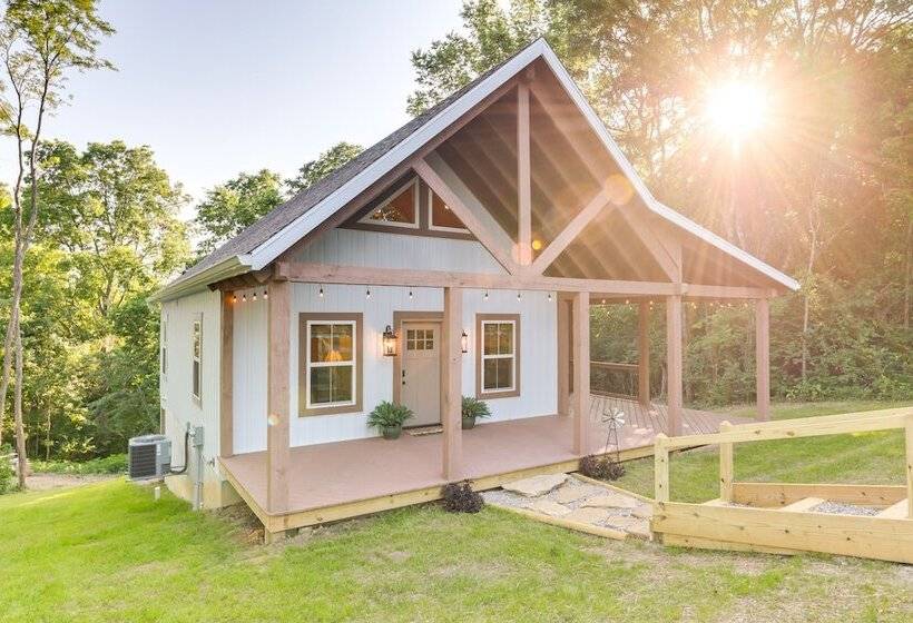 Serene Kentucky Cabin W/ Fireplace + Fire Pit!