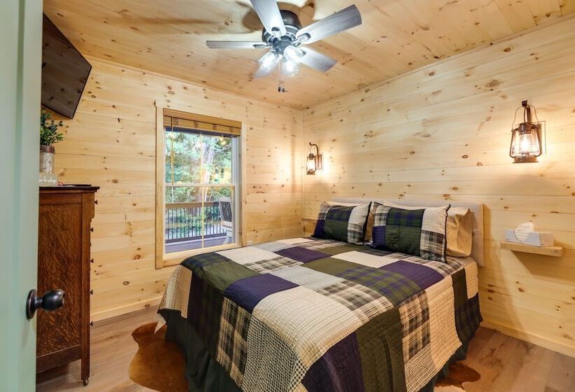 Serene Kentucky Cabin W/ Fireplace + Fire Pit!