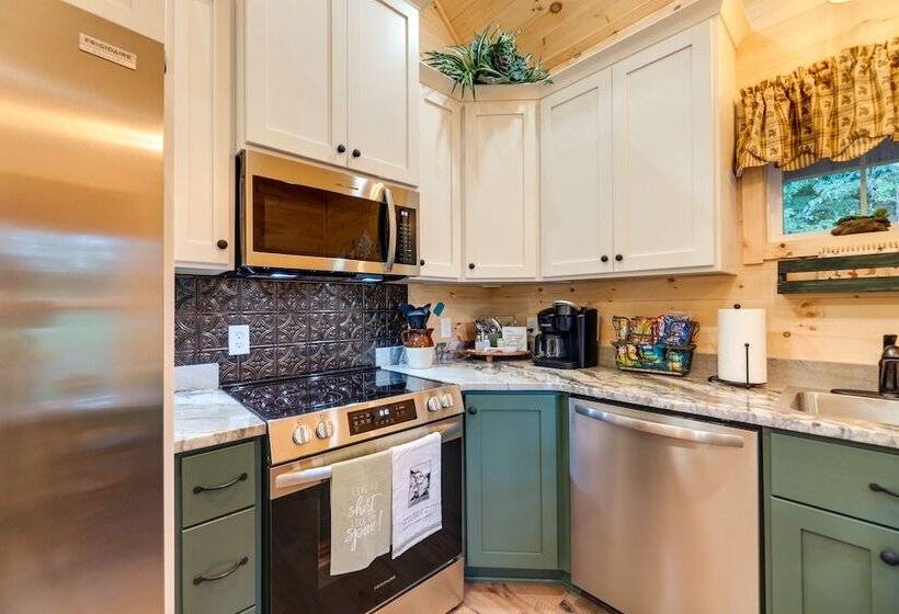 Serene Kentucky Cabin W/ Fireplace + Fire Pit!