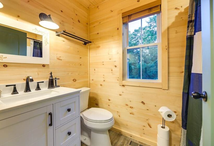 Serene Kentucky Cabin W/ Fireplace + Fire Pit!