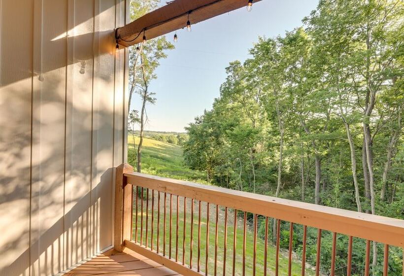 Serene Kentucky Cabin W/ Fireplace + Fire Pit!