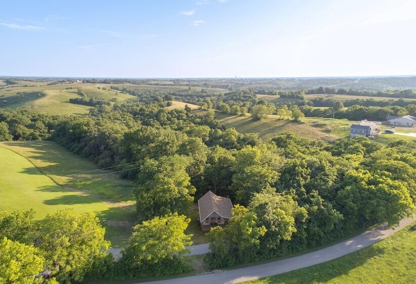 Serene Kentucky Cabin W/ Fireplace + Fire Pit!