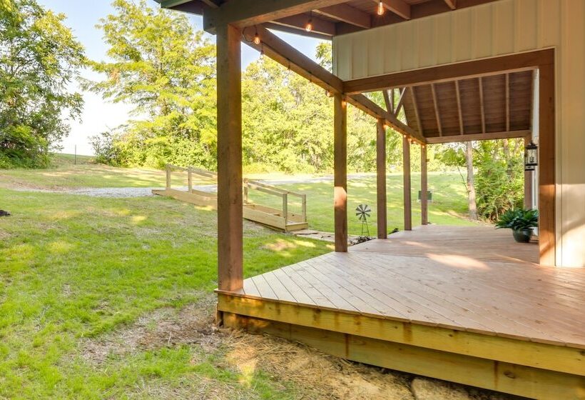 Serene Kentucky Cabin W/ Fireplace + Fire Pit!