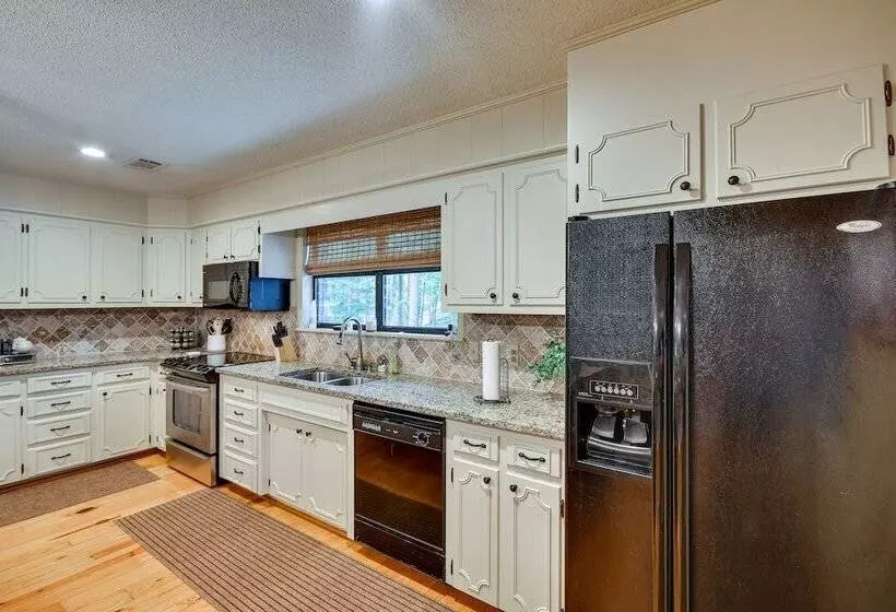 Spacious Alexander City Retreat W/ Private Dock!