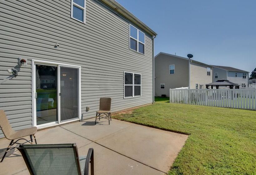 Spacious Gastonia Home W/ Pool Access!