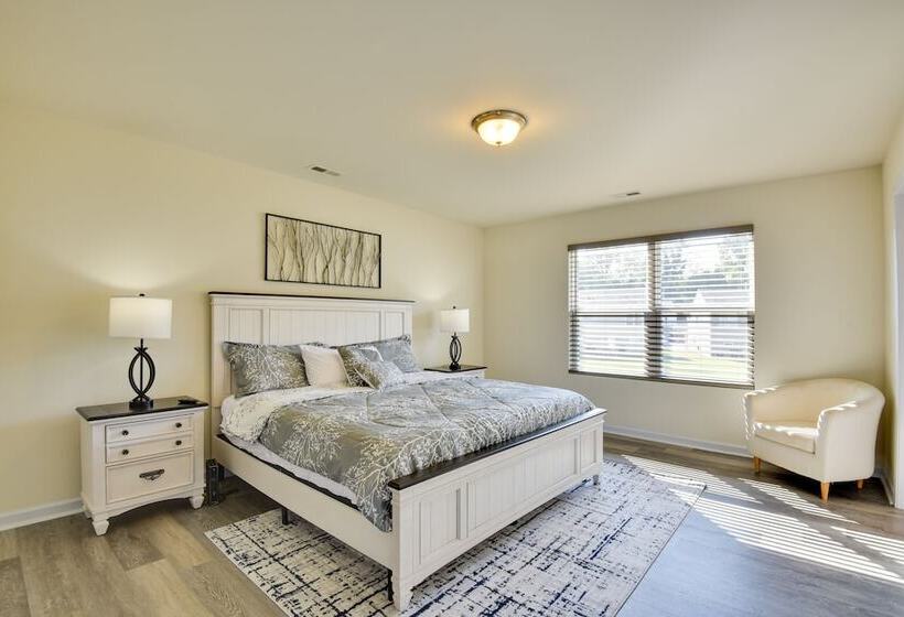 Spacious Gastonia Home W/ Pool Access!