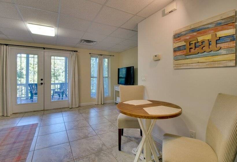 Spacious Home Near Norfork Lake W/ Wraparound Deck