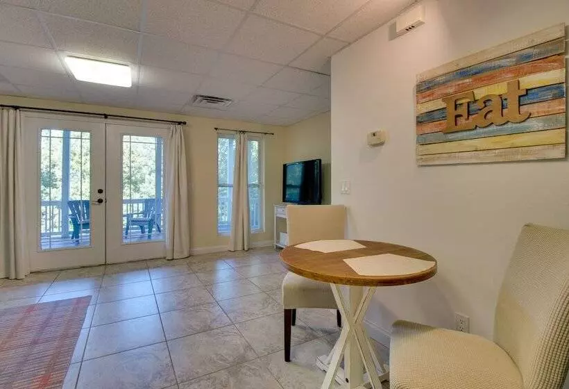 Spacious Home Near Norfork Lake W/ Wraparound Deck