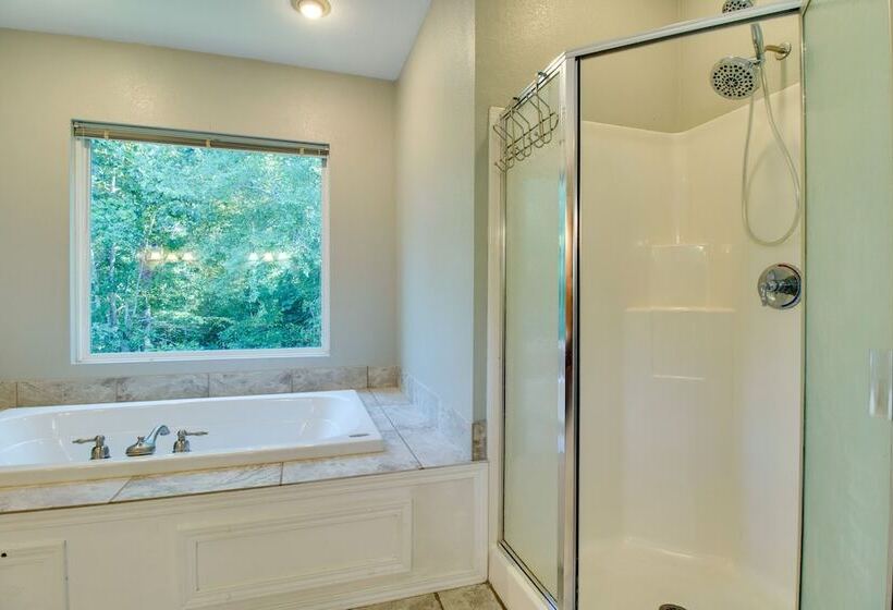 Spacious Home Near Norfork Lake W/ Wraparound Deck