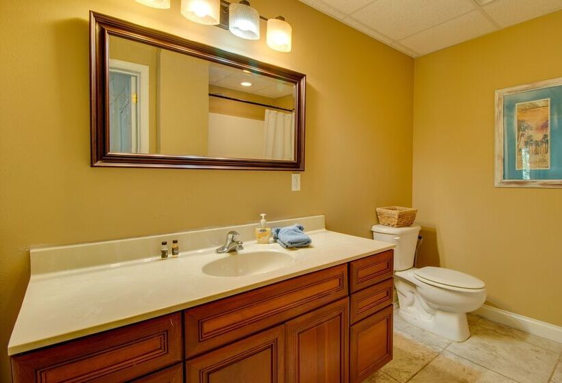 Spacious Home Near Norfork Lake W/ Wraparound Deck