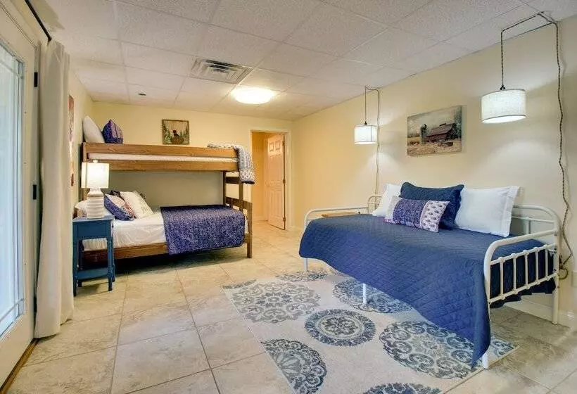 Spacious Home Near Norfork Lake W/ Wraparound Deck