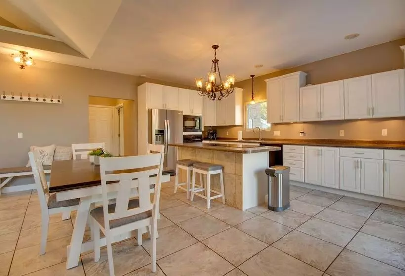 Spacious Home Near Norfork Lake W/ Wraparound Deck