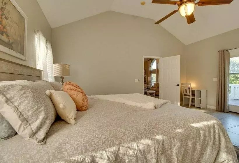 Spacious Home Near Norfork Lake W/ Wraparound Deck